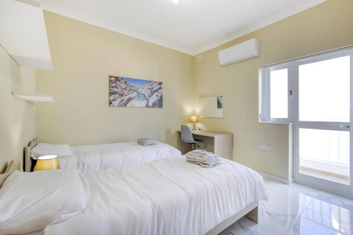 Seaview,Beautiful 3Br Apt 2 Marsaskala 0*,  Malta